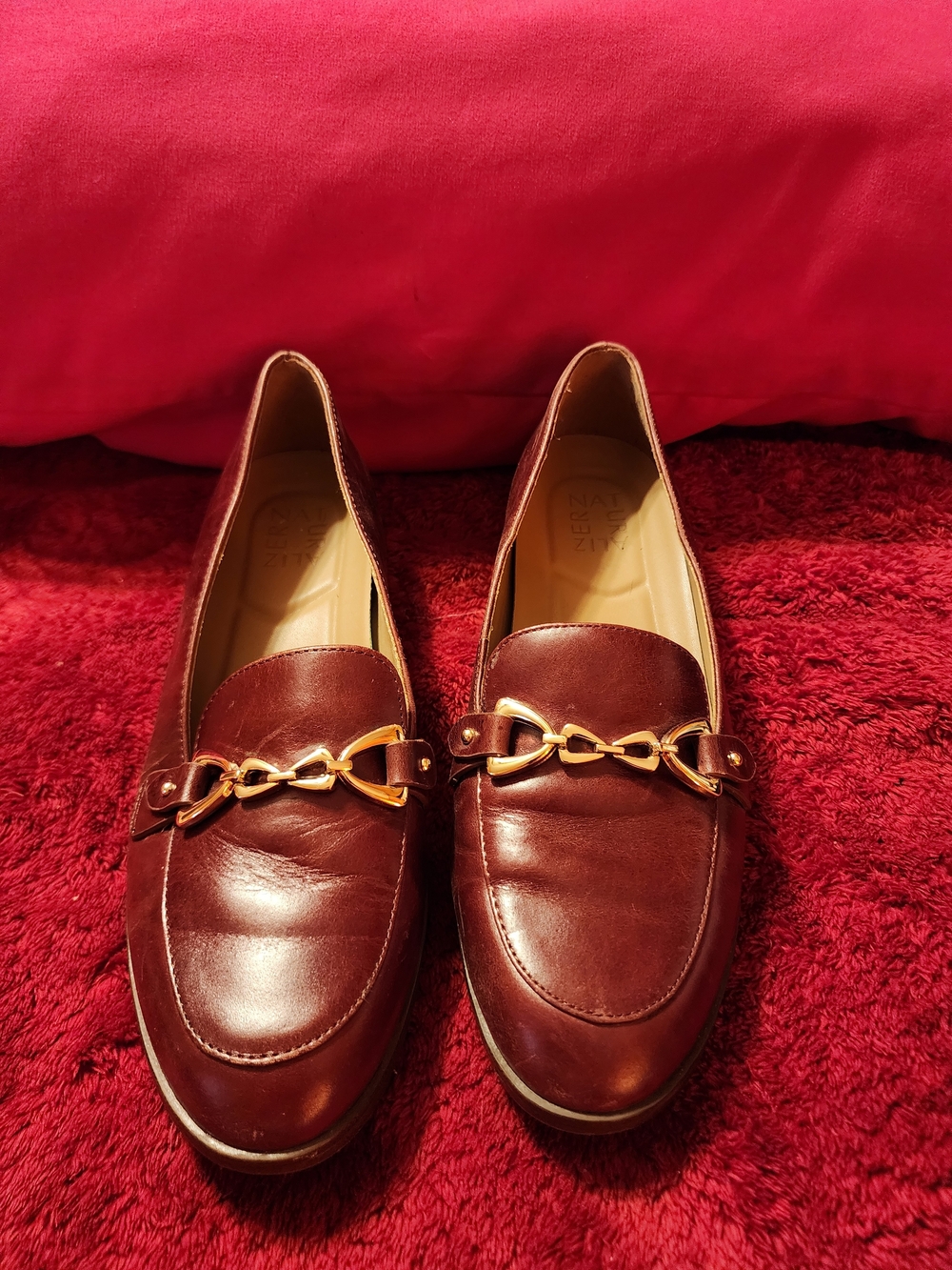 Naturalizer Women's brown Burgundy Leather Loafers with Gold-Tone Chain